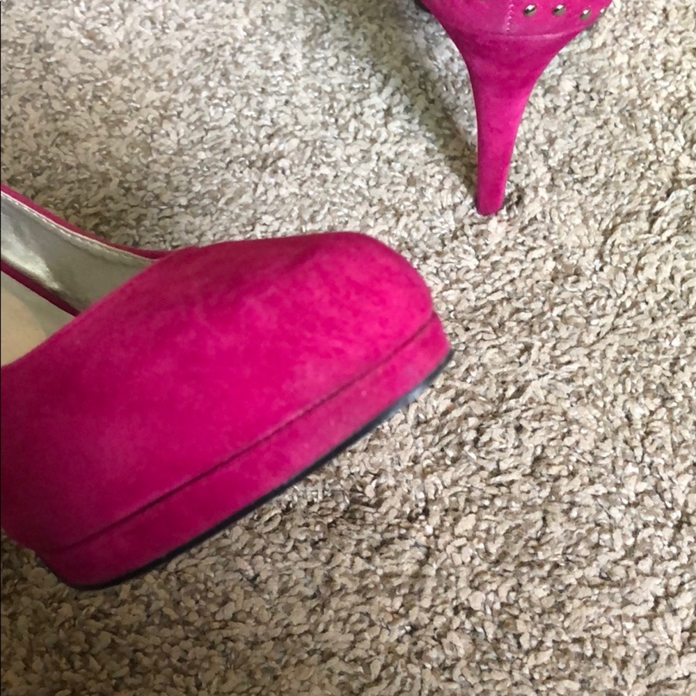 High Heels - Picture 4 of 5